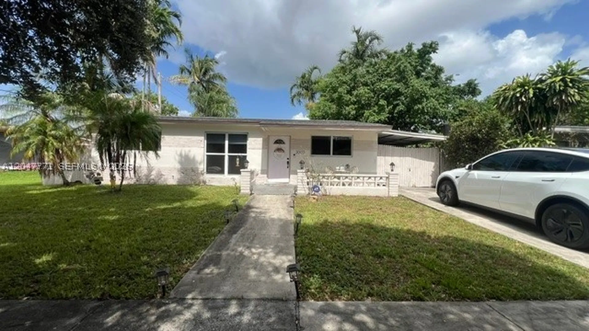 3000 N 72nd Way Hollywood FL 33024