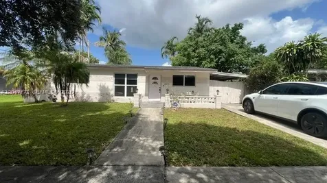 3000 N 72nd Way Hollywood FL 33024