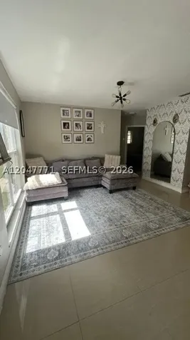 3000 N 72nd Way Hollywood FL 33024