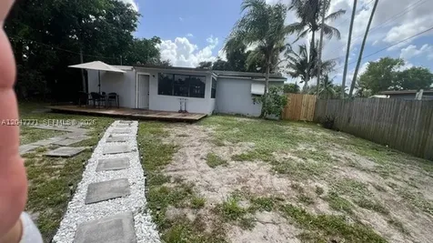 3000 N 72nd Way Hollywood FL 33024