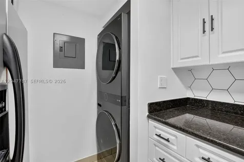 220 Lakeview Drive Weston FL 33326