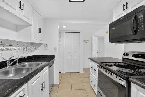 220 Lakeview Drive Weston FL 33326