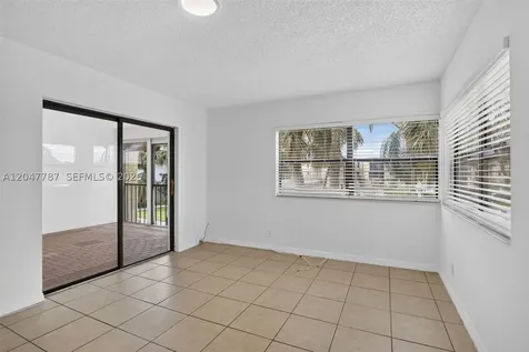 220 Lakeview Drive Weston FL 33326