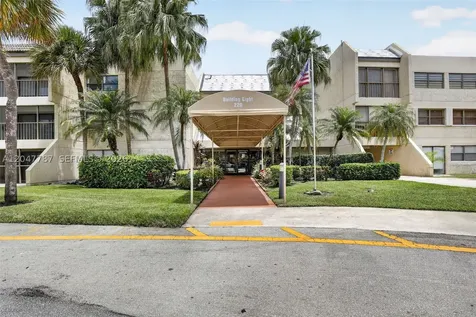 220 Lakeview Drive Weston FL 33326