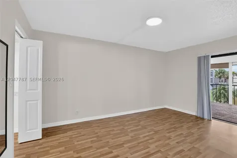 220 Lakeview Drive Weston FL 33326