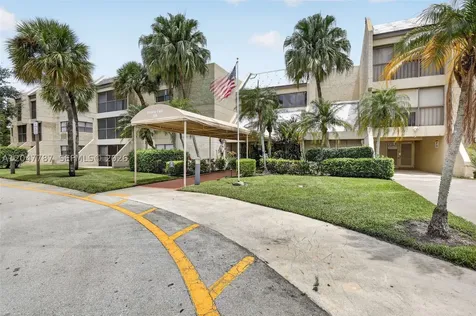 220 Lakeview Drive Weston FL 33326