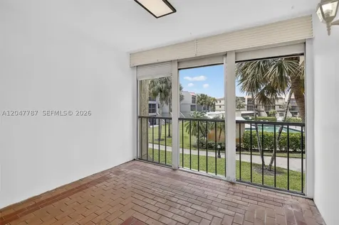 220 Lakeview Drive Weston FL 33326
