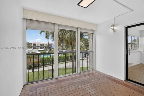220 Lakeview Drive Weston FL 33326