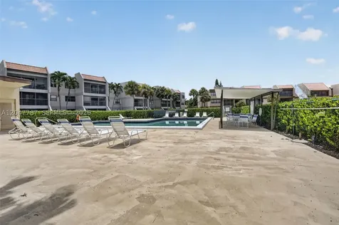 220 Lakeview Drive Weston FL 33326