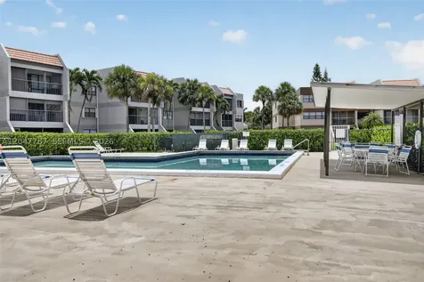 220 Lakeview Drive Weston FL 33326