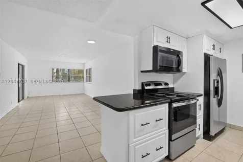 220 Lakeview Drive Weston FL 33326