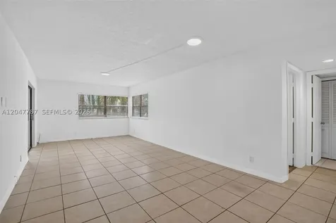 220 Lakeview Drive Weston FL 33326