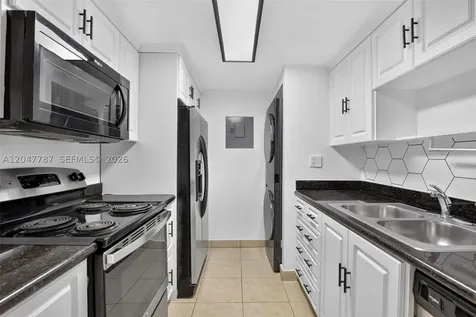 220 Lakeview Drive Weston FL 33326