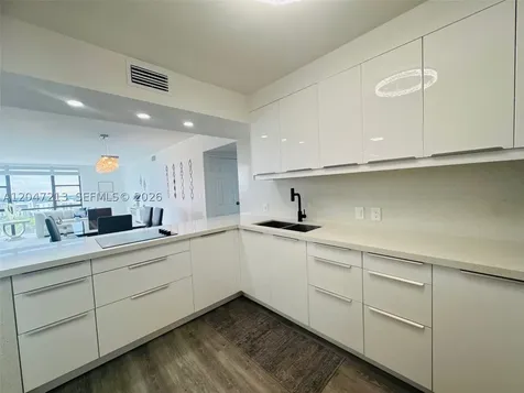 3625 N Country Club Drive Aventura FL 33180