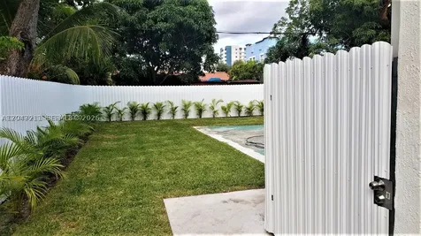 1829 NW 4th Street Miami FL 33125