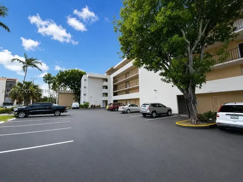 8870 Fontainebleau Boulevard Miami FL 33172