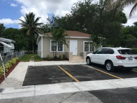 32 NE 169th Street North Miami Beach FL 33162