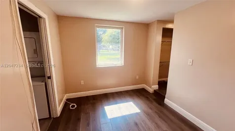 32 NE 169th Street North Miami Beach FL 33162
