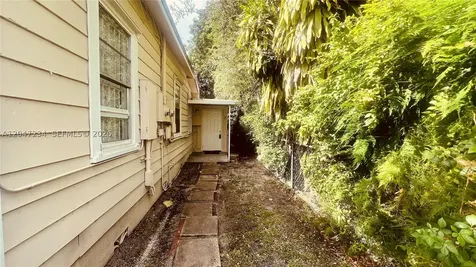 32 NE 169th Street North Miami Beach FL 33162