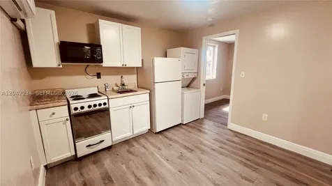 32 NE 169th Street North Miami Beach FL 33162