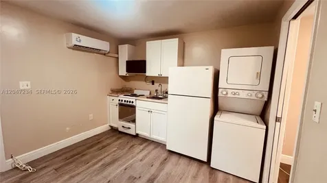 32 NE 169th Street North Miami Beach FL 33162