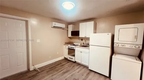 32 NE 169th Street North Miami Beach FL 33162
