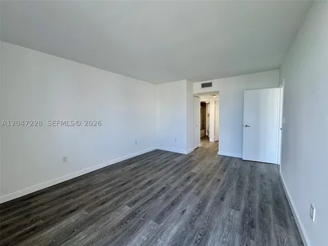 3675 N Country Club Drive Aventura FL 33180