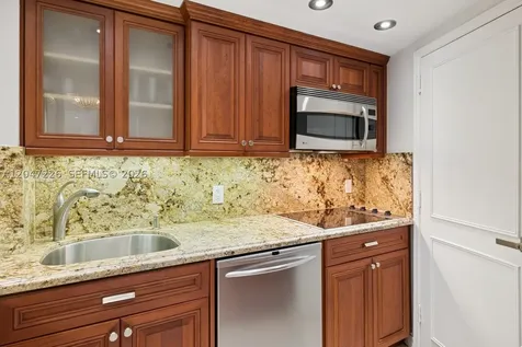 2899 Collins Avenue Miami Beach FL 33140