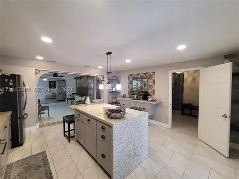 6691 W 15th Court Hialeah FL 33012