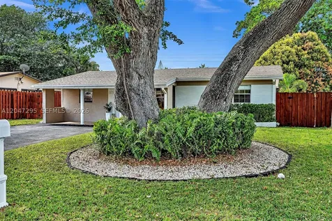 4633 SW 28th Avenue Dania Beach FL 33312