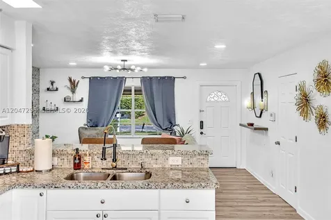 4633 SW 28th Avenue Dania Beach FL 33312