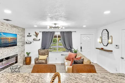 4633 SW 28th Avenue Dania Beach FL 33312