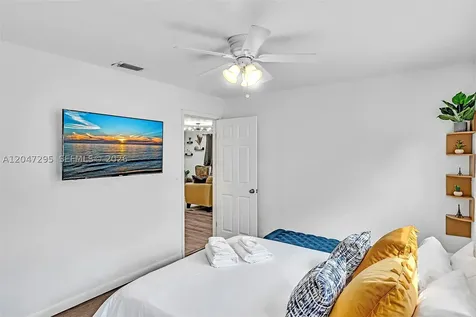 4633 SW 28th Avenue Dania Beach FL 33312