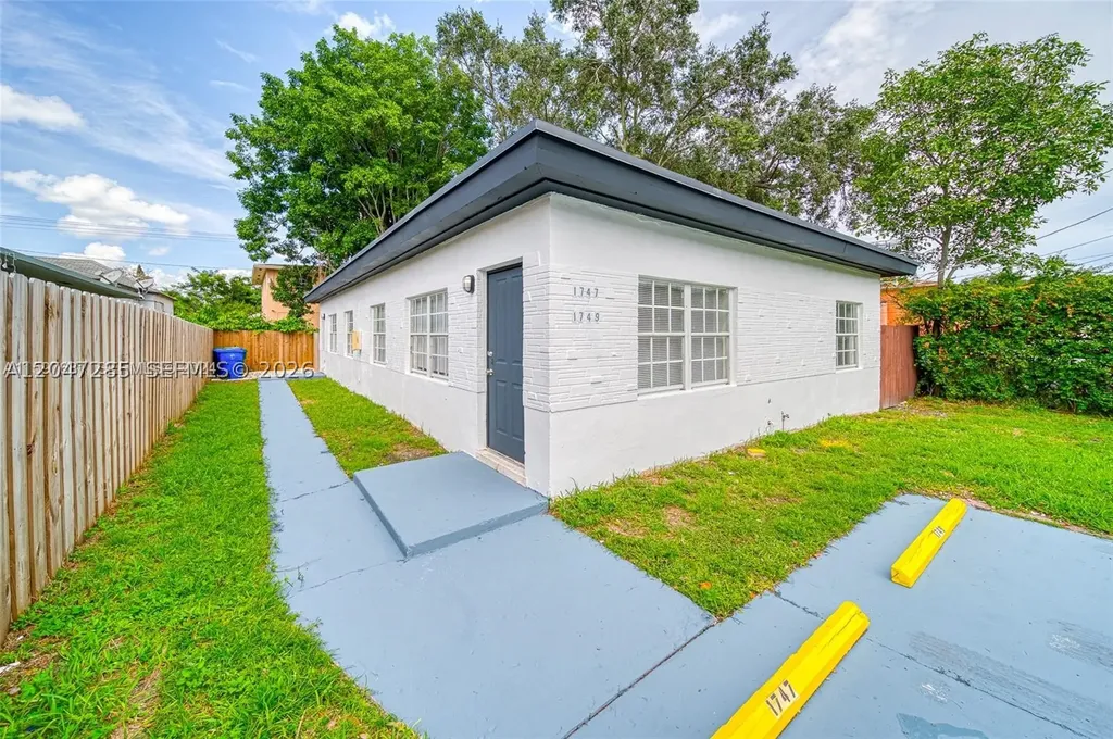 1747 NW 40th Street Miami FL 33142