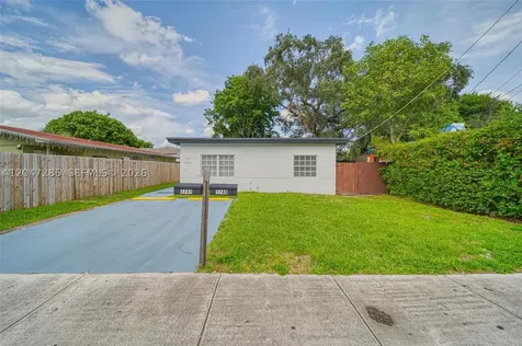 1747 NW 40th Street Miami FL 33142