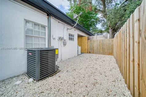 1747 NW 40th Street Miami FL 33142