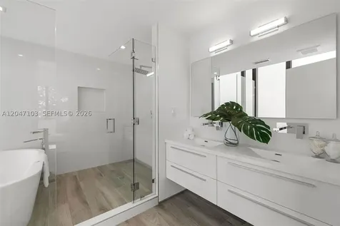 1525 Bay Road Miami Beach FL 33139