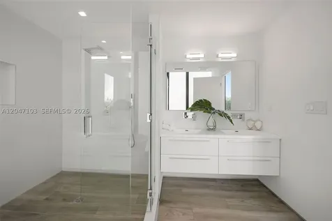 1525 Bay Road Miami Beach FL 33139