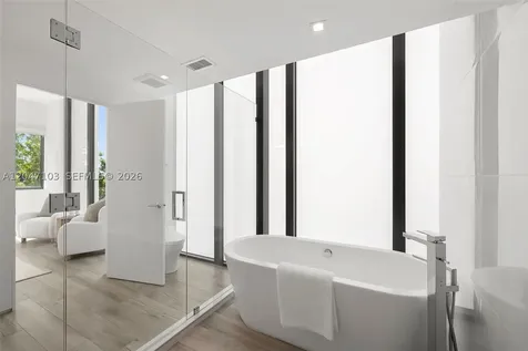 1525 Bay Road Miami Beach FL 33139