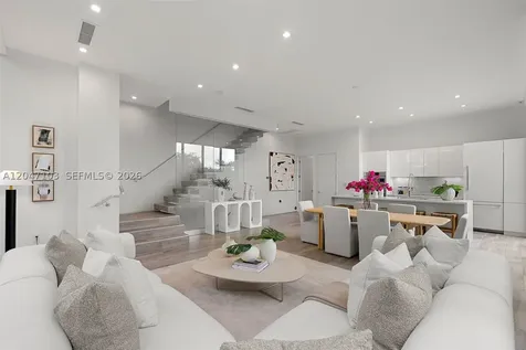 1525 Bay Road Miami Beach FL 33139
