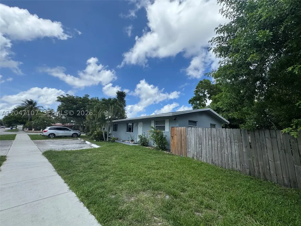2200 SW 42nd Avenue Fort Lauderdale FL 33317