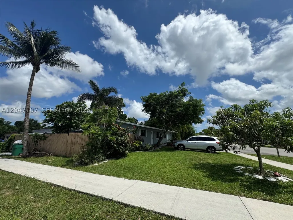 2200 SW 42nd Avenue Fort Lauderdale FL 33317