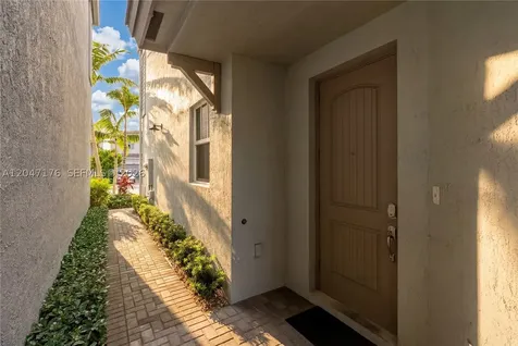 4812 NW 48th Terrace Tamarac FL 33319