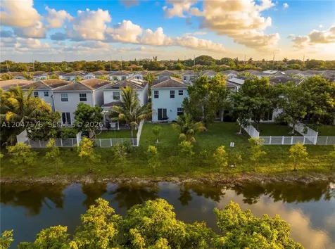 4812 NW 48th Terrace Tamarac FL 33319