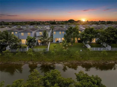 4812 NW 48th Terrace Tamarac FL 33319