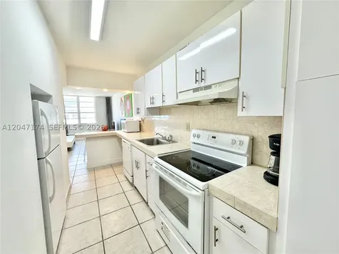 100 Lincoln Road Miami Beach FL 33139