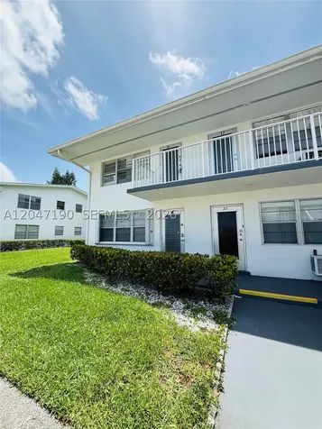 21 Windsor B West Palm Beach FL 33417