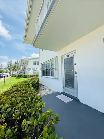 21 Windsor B West Palm Beach FL 33417