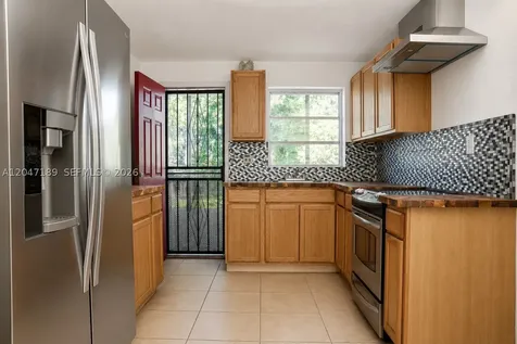 861 W 32nd Street Hialeah FL 33012