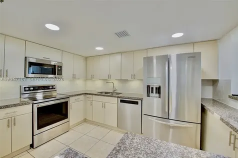 20850 San Simeon Way Miami FL 33179
